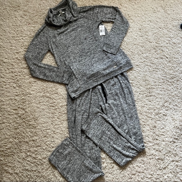 Nicole Miller Cowl Neck Knit Loungewear Set - Picture 6 of 16